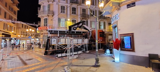 Festival di Sanremo 2024: ecco i lavori per il 'glass' che ospiterà la trasmissione 'viva Rai 2' (Foto) Festival di Sanremo 2024: ecco i lavori per il 'glass' che ospiterà la trasmissione 'viva Rai 2' (Foto)