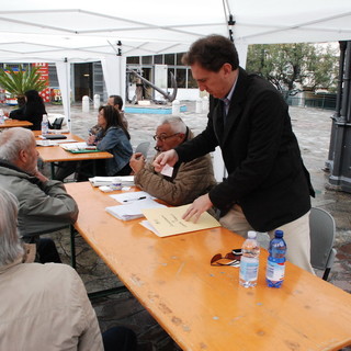 Sanremo: politici in piazza, la soddisfazione del Sindaco