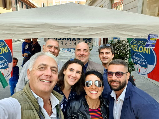 “No Ius Soli” anche a Sanremo: grande partecipazione al gazebo di Fratelli d’Italia in centro (Foto)