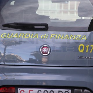 Ventimiglia: la Guardia di Finanza sequestra 250 articoli tra indumenti, calzature e bigiotteria