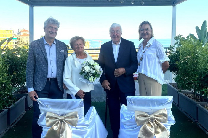 Sanremo: dopo 67 anni dal primo sì Giuseppe e Carla si sposano di nuovo: festa a sorpresa in RSA a Sanremo (Foto) Sanremo: dopo 67 anni dal primo sì Giuseppe e Carla si sposano di nuovo: festa a sorpresa in RSA a Sanremo (Foto)