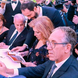 Sanremo: consegnata a Iva Zanicchi la prima copia di "Sanremo Story", libro di Claudio Porchia
