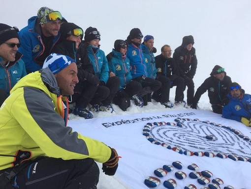 Strage del 14 luglio a Nizza: con i 'Galets' i nomi delle vittime sono stati portati anche sull'Himalaya Strage del 14 luglio a Nizza: con i 'Galets' i nomi delle vittime sono stati portati anche sull'Himalaya