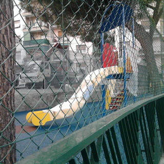 Sanremo: montati i giochi per i bambini al Borgo, la mail con foto di un nostro lettore Sanremo: montati i giochi per i bambini al Borgo, la mail con foto di un nostro lettore