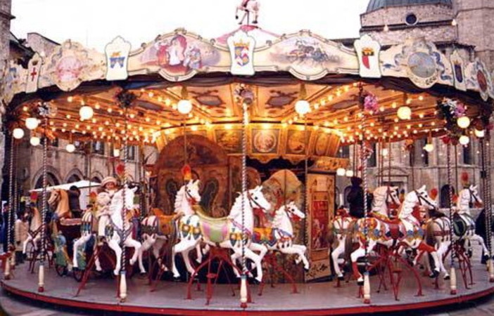 Sanremo: da domani il bando per la giostra d'epoca di piazza Borea d'Olmo, pronta per il Natale Sanremo: da domani il bando per la giostra d'epoca di piazza Borea d'Olmo, pronta per il Natale