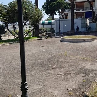 Sanremo: giardini di corso Trento Trieste, fino a qualche mese fa transennata. Oggi il pericolo non c'è più? (Foto) Sanremo: giardini di corso Trento Trieste, fino a qualche mese fa transennata. Oggi il pericolo non c'è più? (Foto)