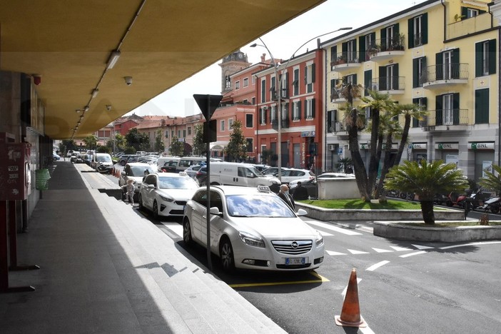 Ventimiglia: problemi igienico-sanitari per la massiccia presenza di migranti, il comune noleggia due bagni chimici