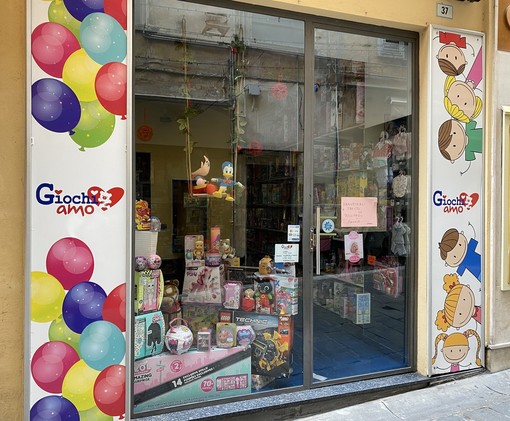 Sanremo: la Pasqua si avvicina, il negozio 'Giochiamo' di via Palazzo avvia il servizio gratuito di consegna giocattoli a domicilio