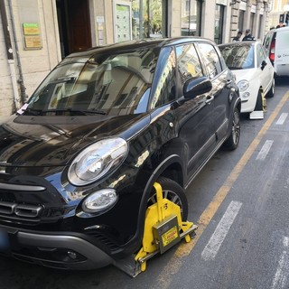 Sanremo: 5 auto straniere rimosse per divieto di sosta mai ritirate dai legittimi proprietari, scatta la procedura di smaltimento Sanremo: 5 auto straniere rimosse per divieto di sosta mai ritirate dai legittimi proprietari, scatta la procedura di smaltimento