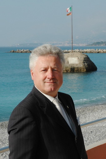 Disagi per i frontalieri, l'ex sindaco di Ventimiglia Scullino: "Mi auguro che il disservizio si risolva presto" Disagi per i frontalieri, l'ex sindaco di Ventimiglia Scullino: "Mi auguro che il disservizio si risolva presto"