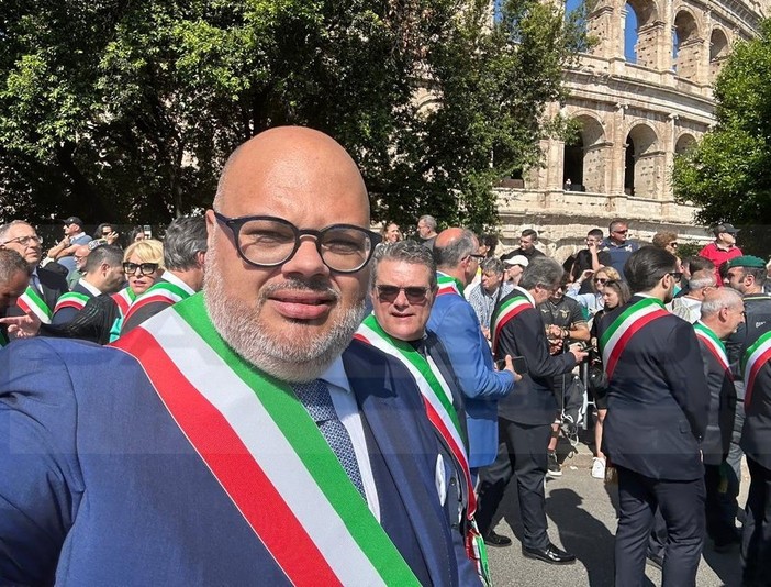 Giorgio Giuffra da Riva Ligure alla Festa della Repubblica nazionale: l'unico sindaco della provincia di Imperia (Foto) Giorgio Giuffra da Riva Ligure alla Festa della Repubblica nazionale: l'unico sindaco della provincia di Imperia (Foto)