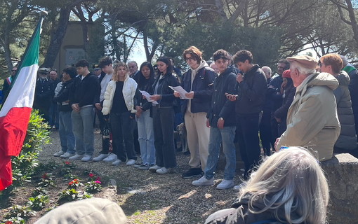 Anche gli alunni degli istituti Rim e Osa di Bordighera alle celebrazioni del 25 aprile Anche gli alunni degli istituti Rim e Osa di Bordighera alle celebrazioni del 25 aprile