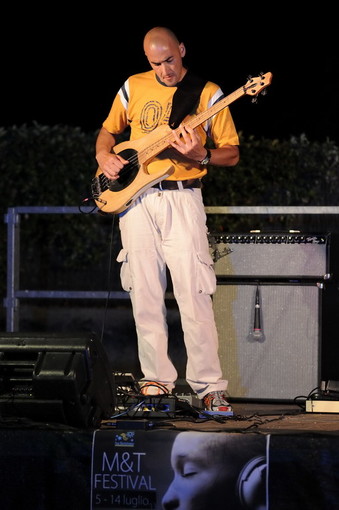 Le foto del Guitar Journey al M&T Festival: musica, arte, teatro, canzone d'autore e danza per una rassegna culturale di alto livello Le foto del Guitar Journey al M&T Festival: musica, arte, teatro, canzone d'autore e danza per una rassegna culturale di alto livello