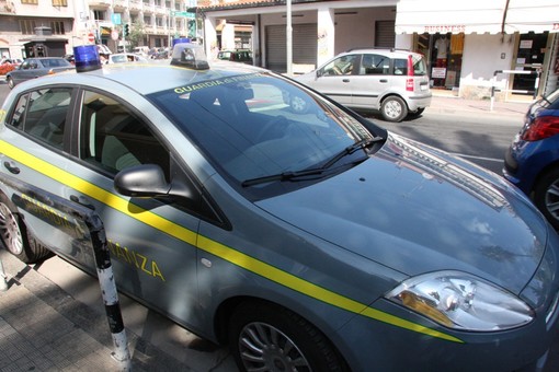 Maxi operazione antidroga della Finanza: sequestrati 5 Kg di 'coca' e corrieri arrestati anche a Ventimiglia