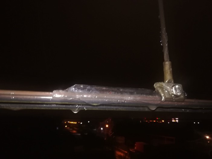 Freddo e gelo tra Savona e Genova: 'gelicidio' sulla ferrovia e circolazione sospesa (Foto e Video)