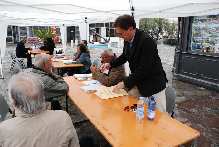 Sanremo: politici in piazza, la soddisfazione del Sindaco Sanremo: politici in piazza, la soddisfazione del Sindaco