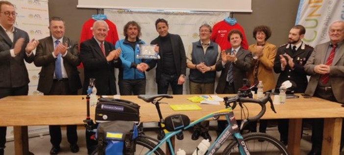 Giovanni Panzera nominato 'Ambasciatore del cicloturismo cuneese nel mondo' (Video) Giovanni Panzera nominato 'Ambasciatore del cicloturismo cuneese nel mondo' (Video)