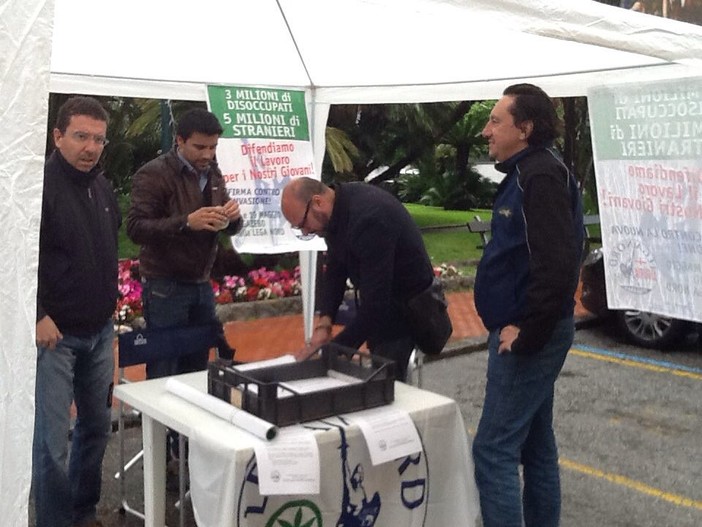 Bordighera: la pioggia non ferma la Lega Nord, successo per il gazebo in Via Vittorio Emanuele