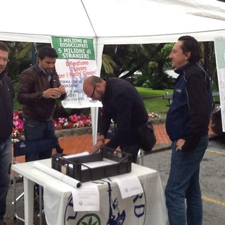 Bordighera: la pioggia non ferma la Lega Nord, successo per il gazebo in Via Vittorio Emanuele