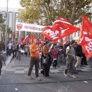 La manifestazione contro il G20 a Nizza, che ieri è stata una città blindata, tutte le foto