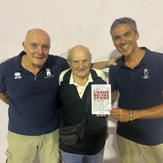Lo sferisterio di Chiusavecchia accoglie a braccia aperte l'uomo dei tre sport: il camporossino Giuseppe Veziano (Foto) Lo sferisterio di Chiusavecchia accoglie a braccia aperte l'uomo dei tre sport: il camporossino Giuseppe Veziano (Foto)