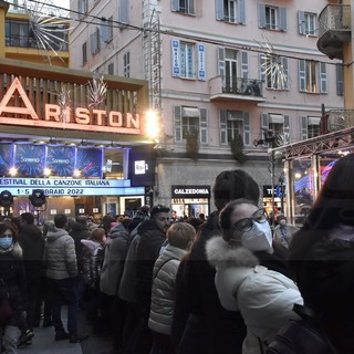 Sanremo, vuole accedere al Green carpet con falso pass: denunciato dalla polizia