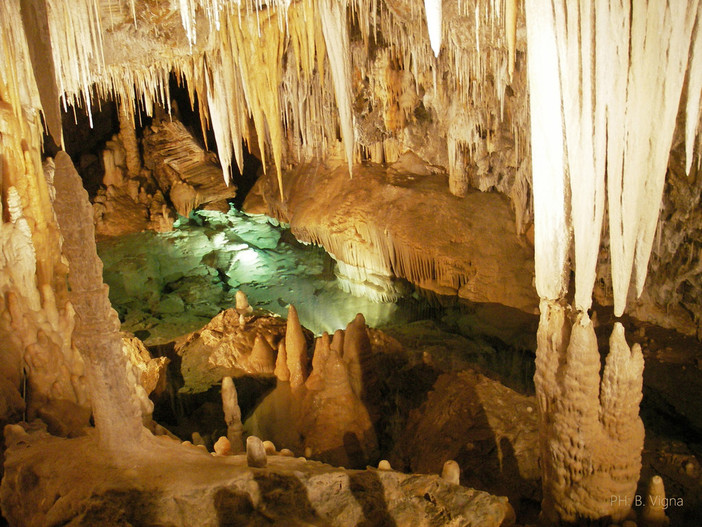 Alle Grotte di Borgio Verezzi apertura serale tutti i mercoledì di luglio ed agosto Alle Grotte di Borgio Verezzi apertura serale tutti i mercoledì di luglio ed agosto