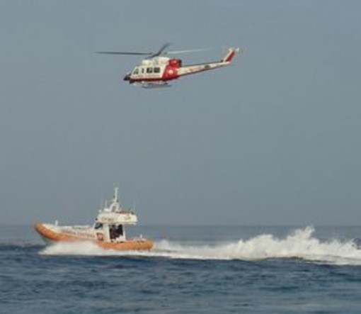 Anche ad Imperia le ricerche di Maurizio Millerani il surfista genovese disperso a Voltri Anche ad Imperia le ricerche di Maurizio Millerani il surfista genovese disperso a Voltri