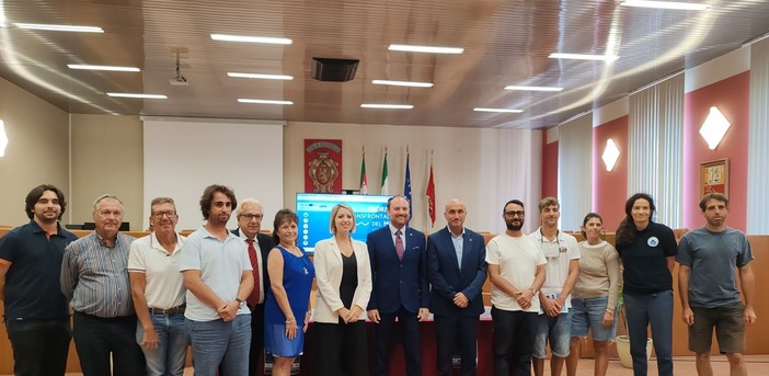 Attività sportive, scientifiche e di sensibilizzazione: Ventimiglia ospita le Giornate transfrontaliere del mare (Foto e video) Attività sportive, scientifiche e di sensibilizzazione: Ventimiglia ospita le Giornate transfrontaliere del mare (Foto e video)