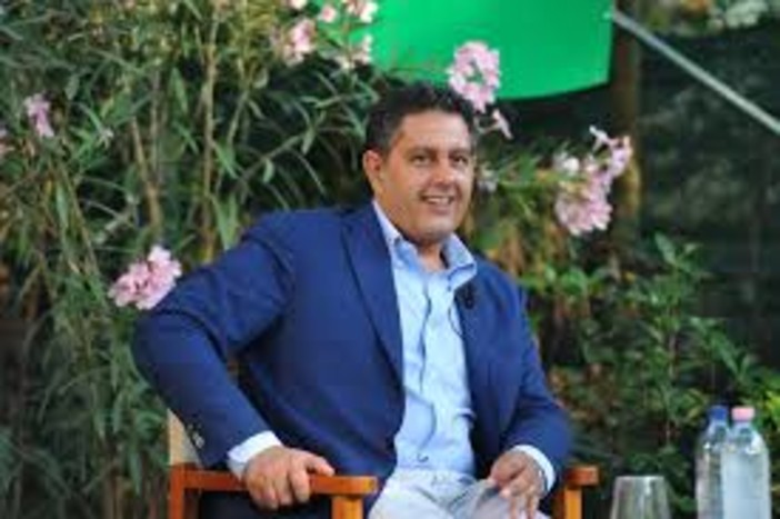 Tony Renis, premio Numeri Uno - Città di Sanremo, al Gran Gala della Liguria di lunedì 8 febbraio al Roof-Garden del Casino