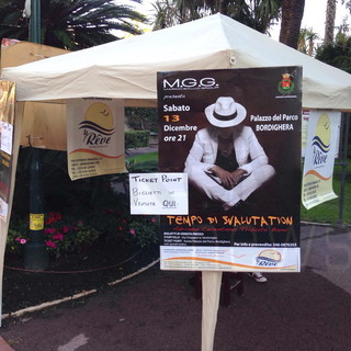 Bordighera: un gazebo per le informazioni e i biglietti dello spettacolo 'Tempo di Svalutation'
