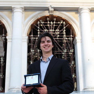 Ancora successi per il poeta di Diano Marina Gabriele Volpara premiato a L'Aquila Ancora successi per il poeta di Diano Marina Gabriele Volpara premiato a L'Aquila