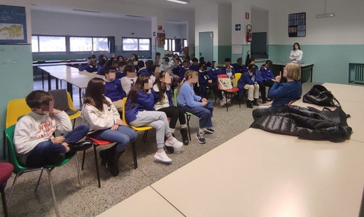 Sanremo: alunni della 'Rubino' insieme nella Giornata della Memoria per ‘Una storia semplice’ di Ela Pasternak Sanremo: alunni della 'Rubino' insieme nella Giornata della Memoria per ‘Una storia semplice’ di Ela Pasternak