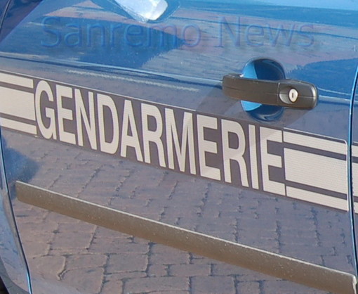 Antibes: operazione della Polizia francese all'alba, sgomberato un campo 'Rom' con 60 persone Antibes: operazione della Polizia francese all'alba, sgomberato un campo 'Rom' con 60 persone