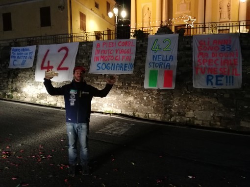 Chiusanico: è tornato il campione, amici e compaesani festeggiano Gerini rientrato dalla Dakar Chiusanico: è tornato il campione, amici e compaesani festeggiano Gerini rientrato dalla Dakar