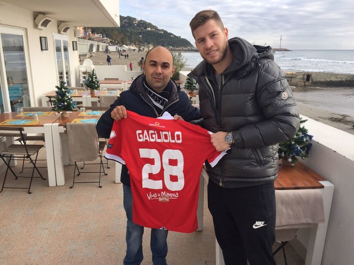 Calcio &amp; Solidarietà. Grande attesa per la corsa "Il Cuore di Martina": Riccardo Gagliolo dona la sua maglia (FOTO)