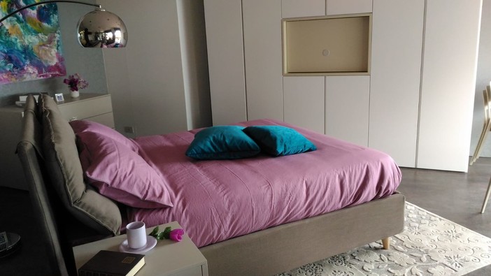 Soddisfa le tue esigenze di comfort anche lontano da casa: tra le novità di Gabbiani la poltrona letto "Gaya" e l'armadio con il porta TV integrato Soddisfa le tue esigenze di comfort anche lontano da casa: tra le novità di Gabbiani la poltrona letto "Gaya" e l'armadio con il porta TV integrato