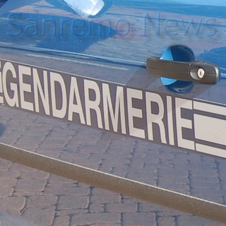 Antibes: operazione della Polizia francese all'alba, sgomberato un campo 'Rom' con 60 persone