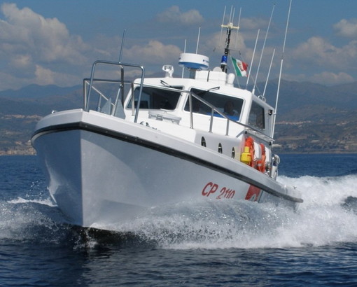 La Guardia Costiera di Imperia ha soccorso stanotte una imbarcazione a largo di Riva Ligure