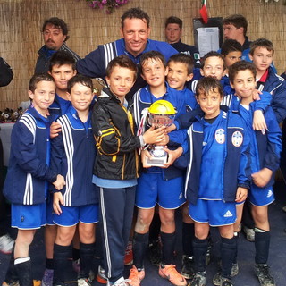 Nella foto da sinistra: Michel Giudice, Samuele Sorrentino, Lorenzo Fragolino, Riccardo Vagnetti, Giacomo Latella, Loris Verardo, Martin Giudice, Maurizio Pellegrino, Abdelkarim Elmalsour. Al centro mister Franco Vagnetti