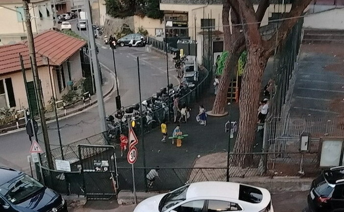 Sanremo: parco giochi del Borgo, nuova segnalazione dei lettori sulle condizioni dell’area Sanremo: parco giochi del Borgo, nuova segnalazione dei lettori sulle condizioni dell’area