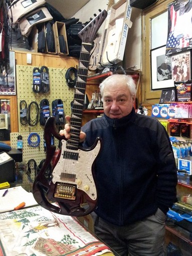 Vallecrosia: lutto nel mondo della musica, è morto il 'Signore delle Chitarre' Gianfranco Gandellii Vallecrosia: lutto nel mondo della musica, è morto il 'Signore delle Chitarre' Gianfranco Gandellii