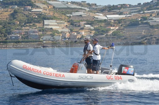 Sanremo: malore durante una nuotata a San Martino, 35enne soccorso dalla Guardia Costiera