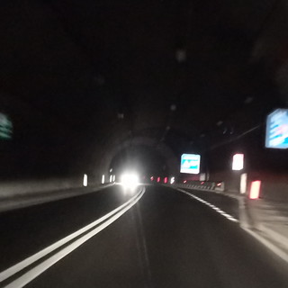 Sanremo: galleria 'Villetta' sull'Aurelia Bis al buio da diversi giorni, le proteste degli automobilisti Sanremo: galleria 'Villetta' sull'Aurelia Bis al buio da diversi giorni, le proteste degli automobilisti