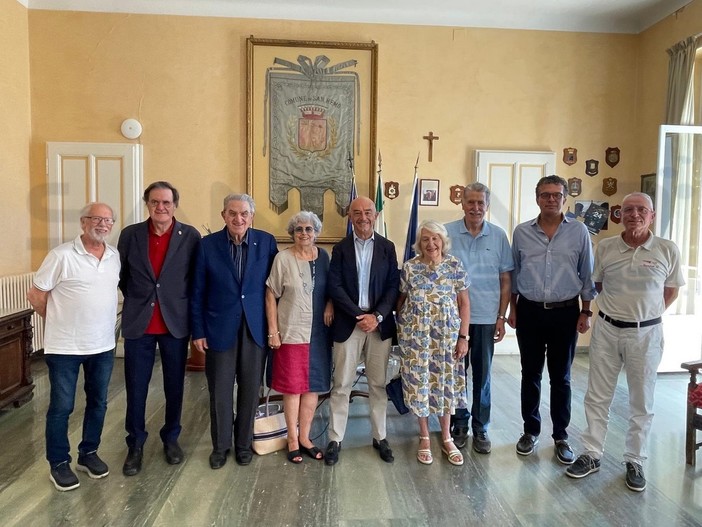Sanremo: la 'Famija Sanremasca' ha incontrato il neo sindaco, consegnate le richieste a Mager (Foto) Sanremo: la 'Famija Sanremasca' ha incontrato il neo sindaco, consegnate le richieste a Mager (Foto)