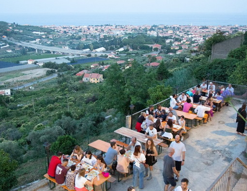 Sabato prossimo torna l'appuntamento con 'Gin nel Borgo': a Diano Castello drink, food &amp; music