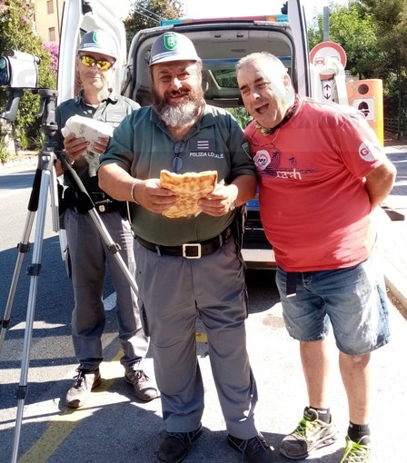 Ospedaletti: il Comandante della Polizia Locale ringrazia il collega della Provinciale Gianni Calvi Ospedaletti: il Comandante della Polizia Locale ringrazia il collega della Provinciale Gianni Calvi