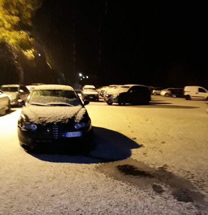Maltempo: forte grandinata nell'estremo ponente ed in Costa Azzurra, strade imbiancate (Foto)