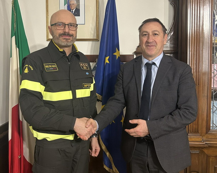 Prefettura di Imperia: incontro tra il Prefetto e il nuovo Comandante provinciale dei Vigili del Fuoco Prefettura di Imperia: incontro tra il Prefetto e il nuovo Comandante provinciale dei Vigili del Fuoco