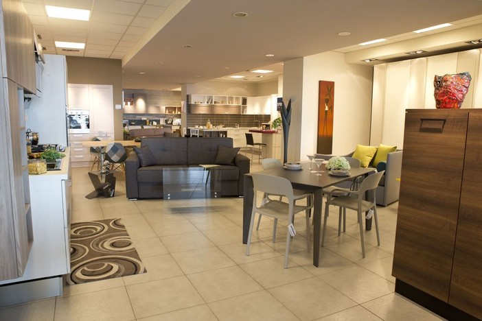 Prezzi "bollenti" da Gabbiani Interior Design di Sanremo: per rinnovo showroom sconti oltre il 50% su prodotti già in esposizione Prezzi "bollenti" da Gabbiani Interior Design di Sanremo: per rinnovo showroom sconti oltre il 50% su prodotti già in esposizione